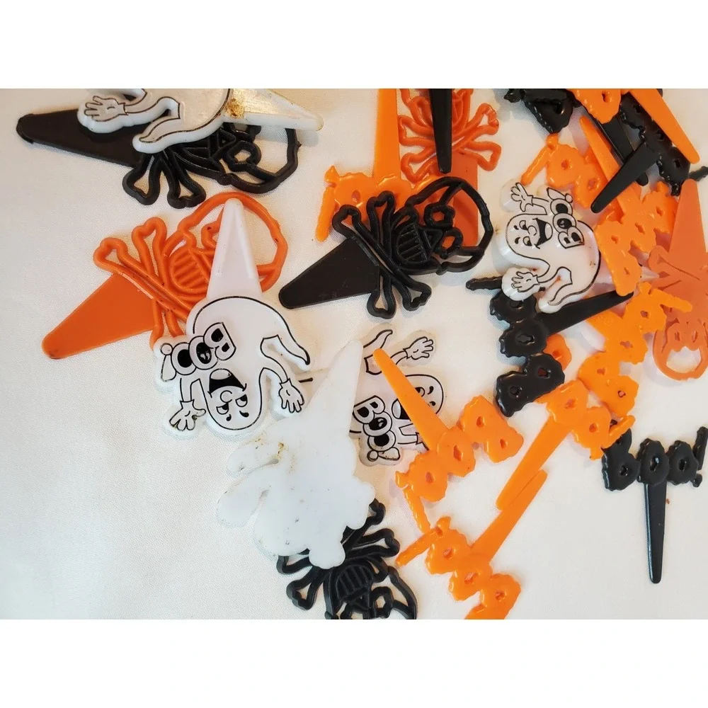VTG LOT HALLOWEEN PLASTIC CAKE/CUPCAKE TOPPERS‎ Ghost Boo Skeleton Lot Of 20